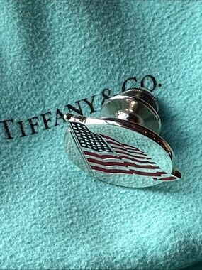 Rare Tiffany & Co. 925 Sterling Silver Enamel American Flag Lapel Pin New Vintag